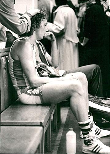 Vintage fotografija Larsa Christiana Grundberga, košarkaša.