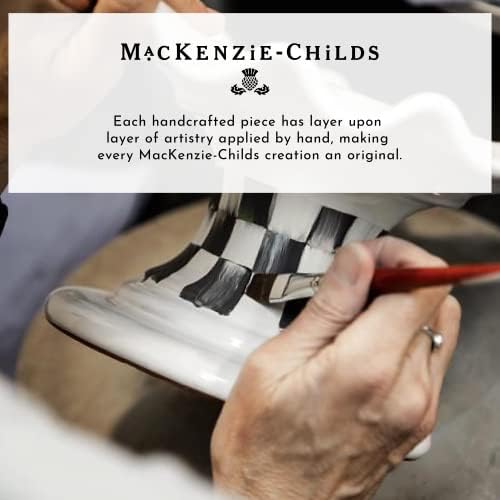 Mackenzie-Childs Courdy provjeravaju košaru, malu ukrasnu korpu za dom